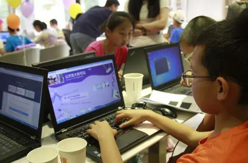 童程童美參與Bluemix少年開發(fā)者趣玩體驗營