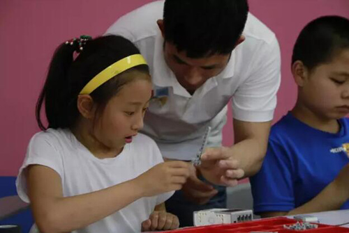 童程童美樂高機(jī)器人活動