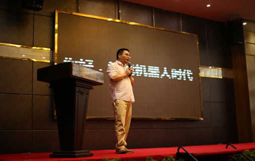 少兒編程教育機(jī)器人亮相 引領(lǐng)智能機(jī)器人時代