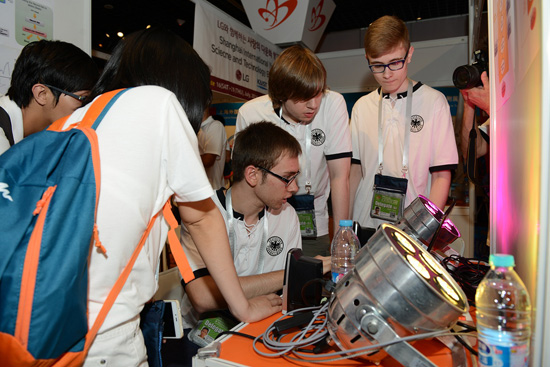 上海國際青少年科博會開幕 科技佳作創(chuàng)意十足