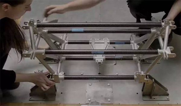 世界首輛3D打印超級(jí)轎跑Blade 