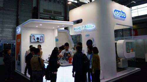 CES Asia 2016：中國首款量產兒童機器人亮相