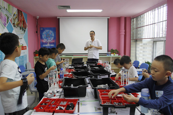 愛(ài)牙機(jī)器人總動(dòng)員 童程童美活動(dòng)課