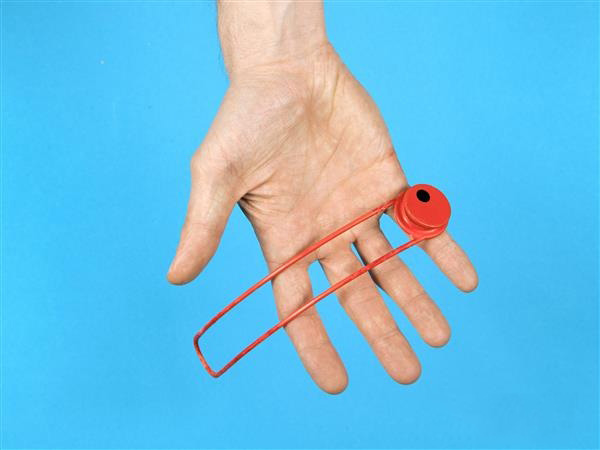 德國(guó)學(xué)生借3D打印技術(shù)造出殘疾人智能腕帶