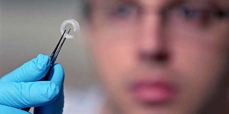 美科學(xué)家借助MakerBot3D打印機(jī)培養(yǎng)人工氣管