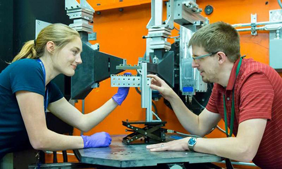 NASA科學(xué)家用中子檢驗3D打印火箭發(fā)動機部件