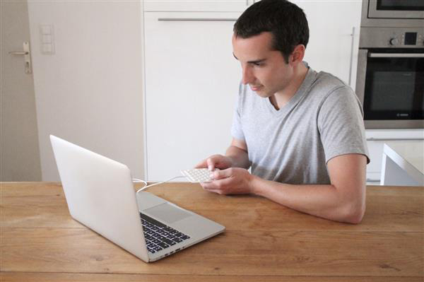 設(shè)計(jì)師用3D打印開(kāi)發(fā)有趣的社交媒體通知裝置