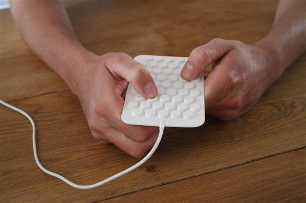 設(shè)計(jì)師用3D打印開(kāi)發(fā)有趣的社交媒體通知裝置