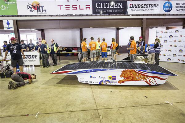 大學(xué)生用3D打印尾翼優(yōu)化太陽(yáng)能賽車空氣動(dòng)力性能