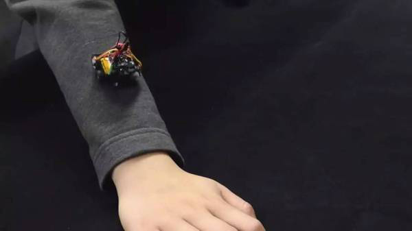 Rovables未來游走在你衣服上的微型機(jī)器人
