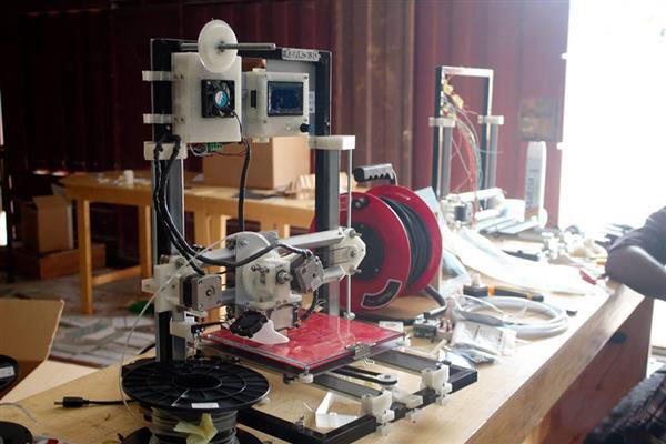 加納3D打印公司Klaks 3D用電子廢料為學(xué)校做打印機(jī)