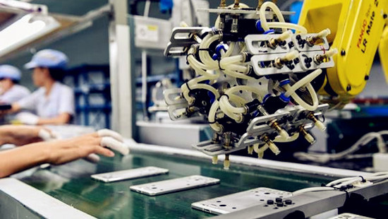 機(jī)器換人潮大肆襲來(lái) 富士康蓄力生產(chǎn)iPhone8？