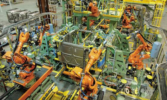 全球工業(yè)機(jī)器人穩(wěn)步發(fā)展 中國(guó)市場(chǎng)馬力全開