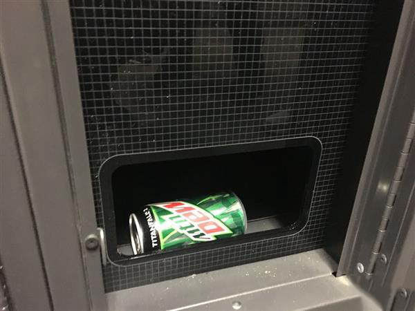 17歲美國(guó)創(chuàng)客3D打印自動(dòng)售貨機(jī)Soda Locker，可放入學(xué)校儲(chǔ)物柜