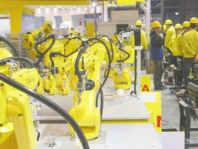 企業(yè)“砸鍋賣鐵”投入機器人 推動產(chǎn)業(yè)標準升級
