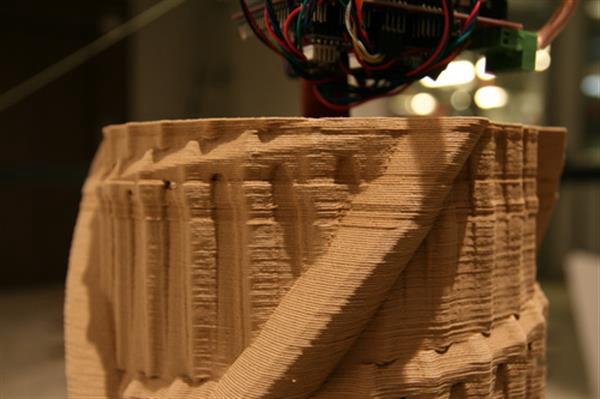 無框架的Hangprinter將整個房間變成一臺3D打印機(jī)