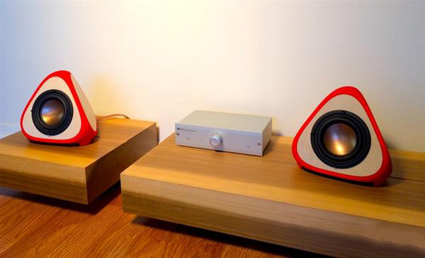 時(shí)尚小巧的多彩四面體形3D打印揚(yáng)聲器T3TRA