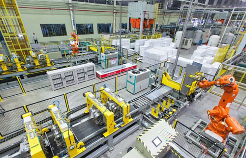 佛山企業(yè)研究探索“無(wú)人制造” 機(jī)器人員工漸成生產(chǎn)主力