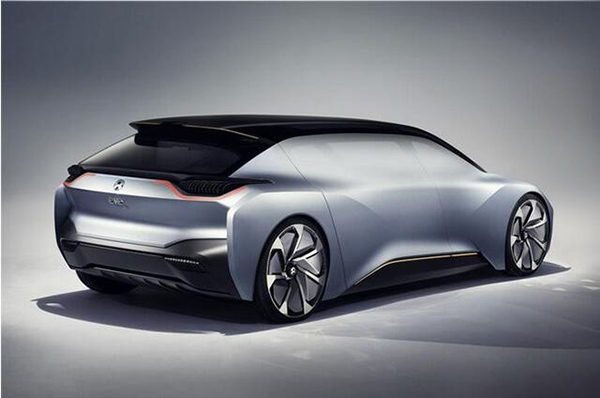  比起昂貴的電動(dòng)跑車 人工智能概念車更實(shí)際