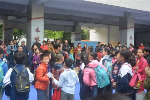 “發(fā)現(xiàn)杯”中國(guó)青少年編程挑戰(zhàn)活動(dòng)廣州賽區(qū)，近500名編程小達(dá)人競(jìng)技