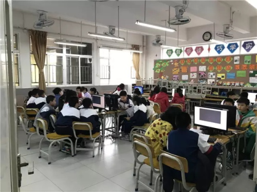 “發(fā)現(xiàn)杯”中國(guó)青少年編程挑戰(zhàn)活動(dòng)廣州賽區(qū)，近500名編程小達(dá)人競(jìng)技