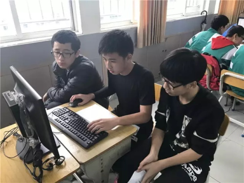 “發(fā)現(xiàn)杯”中國(guó)青少年編程挑戰(zhàn)活動(dòng)廣州賽區(qū)，近500名編程小達(dá)人競(jìng)技