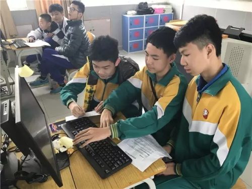 “發(fā)現(xiàn)杯”中國(guó)青少年編程挑戰(zhàn)活動(dòng)廣州賽區(qū)，近500名編程小達(dá)人競(jìng)技