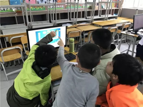 “發(fā)現(xiàn)杯”中國(guó)青少年編程挑戰(zhàn)活動(dòng)廣州賽區(qū)，近500名編程小達(dá)人競(jìng)技