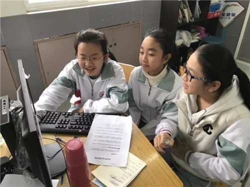 “發(fā)現(xiàn)杯”中國(guó)青少年編程挑戰(zhàn)活動(dòng)廣州賽區(qū)，近500名編程小達(dá)人競(jìng)技