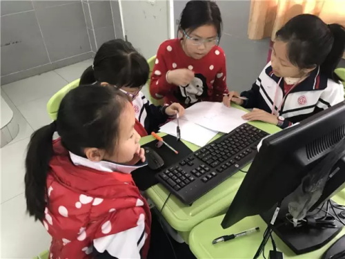 “發(fā)現(xiàn)杯”中國(guó)青少年編程挑戰(zhàn)活動(dòng)廣州賽區(qū)，近500名編程小達(dá)人競(jìng)技