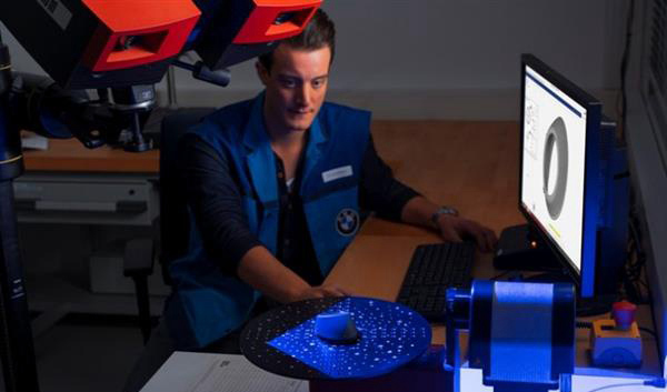 寶馬結(jié)合使用3D打印與虛擬現(xiàn)實(shí)，簡化汽車設(shè)計(jì)過程