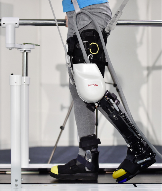 豐田開(kāi)發(fā)新型機(jī)器人腿支架 幫助癱瘓病人再次走路