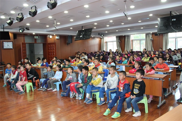 機器人編程引關(guān)注  童程童美走進北京公立校