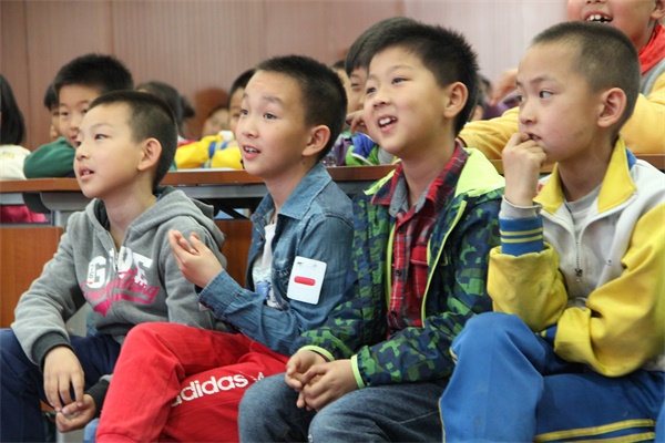 機器人編程引關(guān)注  童程童美走進北京公立校