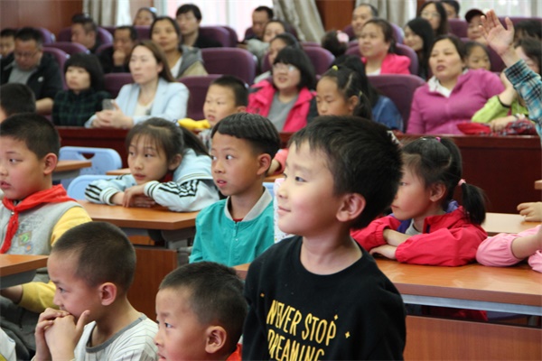 機器人編程引關(guān)注  童程童美走進北京公立校