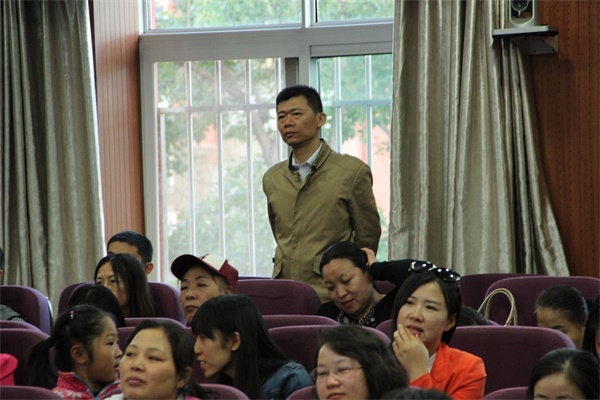 機器人編程引關(guān)注  童程童美走進北京公立校