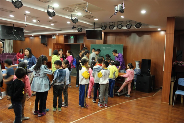 機器人編程引關(guān)注  童程童美走進北京公立校