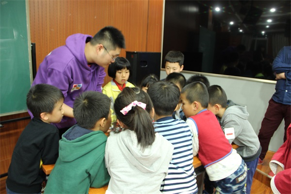 機器人編程引關(guān)注  童程童美走進北京公立校