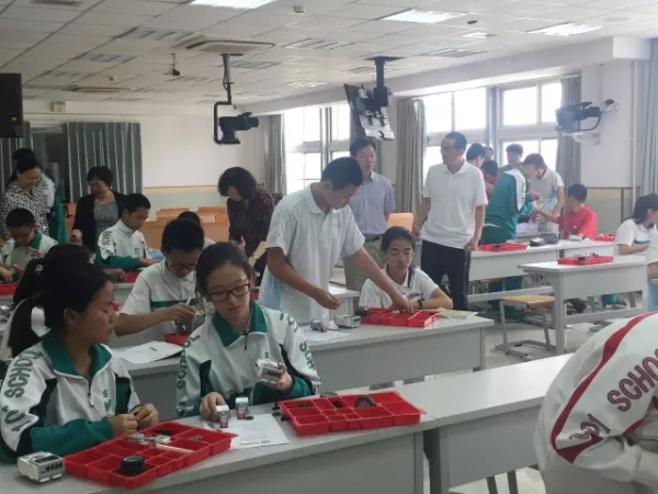 當(dāng)好幫手精準(zhǔn)服務(wù)，童程童美助力學(xué)?？萍蓟顒?dòng)