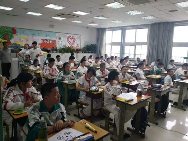 當(dāng)好幫手精準(zhǔn)服務(wù)，童程童美助力學(xué)?？萍蓟顒?dòng)