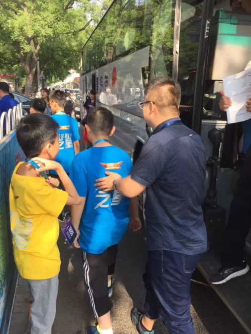 發(fā)現(xiàn)杯 | 你們相親相愛(ài)，我們緊張比賽!發(fā)現(xiàn)杯第一天賽事回顧