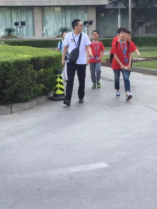 發(fā)現(xiàn)杯 | 你們相親相愛(ài)，我們緊張比賽!發(fā)現(xiàn)杯第一天賽事回顧