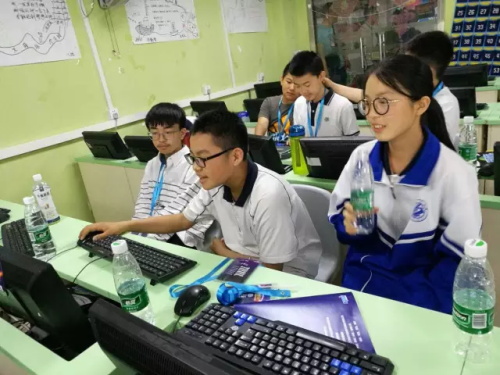 發(fā)現(xiàn)杯 | 你們相親相愛(ài)，我們緊張比賽!發(fā)現(xiàn)杯第一天賽事回顧