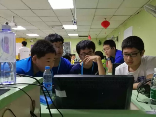 發(fā)現(xiàn)杯 | 你們相親相愛(ài)，我們緊張比賽!發(fā)現(xiàn)杯第一天賽事回顧