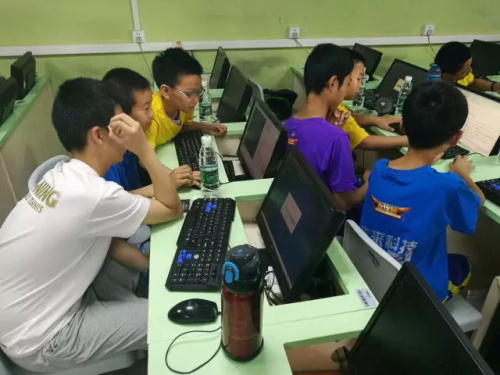 發(fā)現(xiàn)杯 | 你們相親相愛(ài)，我們緊張比賽!發(fā)現(xiàn)杯第一天賽事回顧