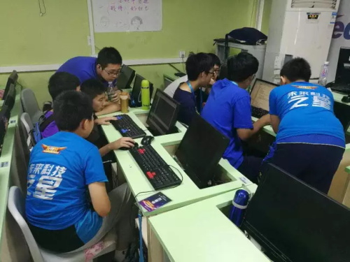 發(fā)現(xiàn)杯 | 你們相親相愛(ài)，我們緊張比賽!發(fā)現(xiàn)杯第一天賽事回顧