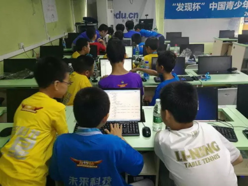 發(fā)現(xiàn)杯 | 你們相親相愛(ài)，我們緊張比賽!發(fā)現(xiàn)杯第一天賽事回顧