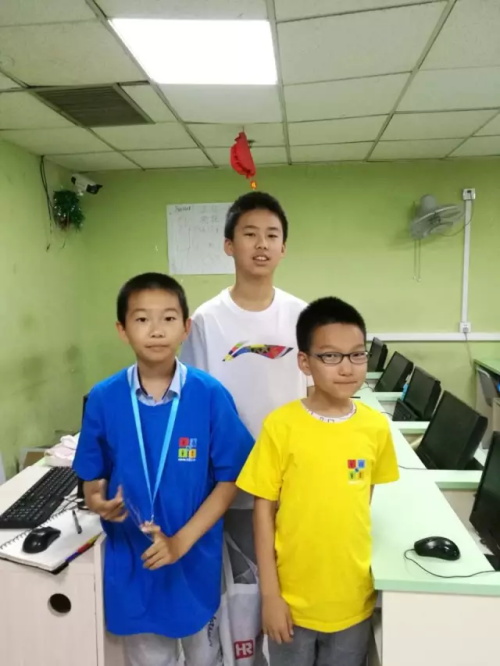 發(fā)現(xiàn)杯 | 你們相親相愛(ài)，我們緊張比賽!發(fā)現(xiàn)杯第一天賽事回顧