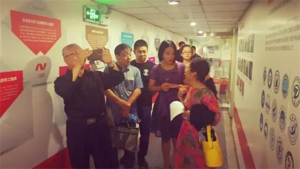 海淀區(qū)教委到童程童美考察青少年STEAM創(chuàng)客教育工作