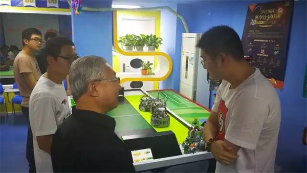 海淀區(qū)教委到童程童美考察青少年STEAM創(chuàng)客教育工作